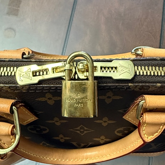 Louis Vuitton Alma Handbag with Strap and box accessories - Picture 5 of 9